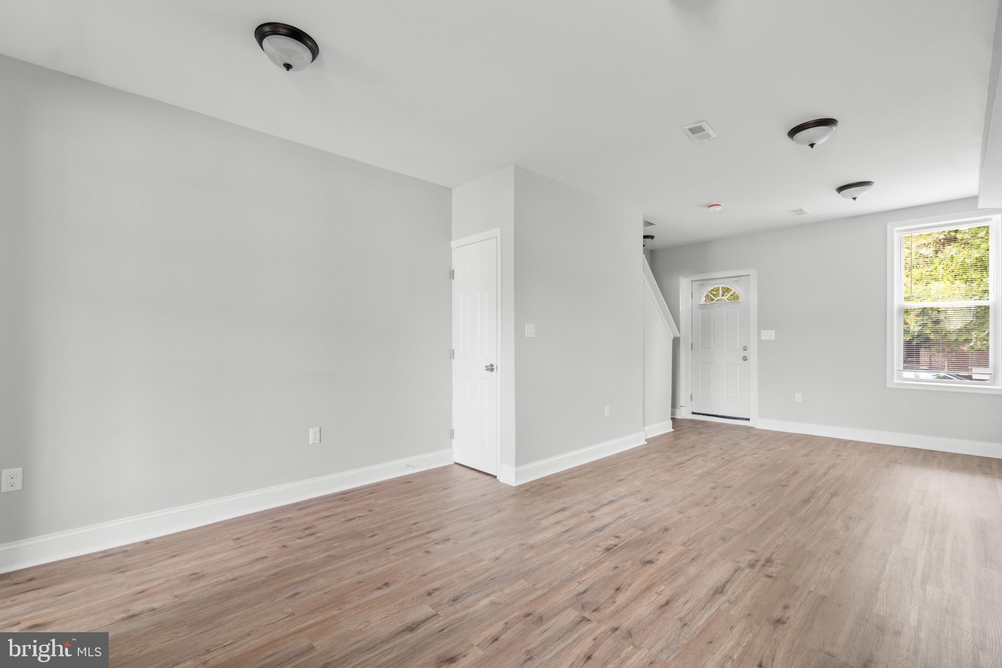 ELLWOOD PARK - Residential Lease