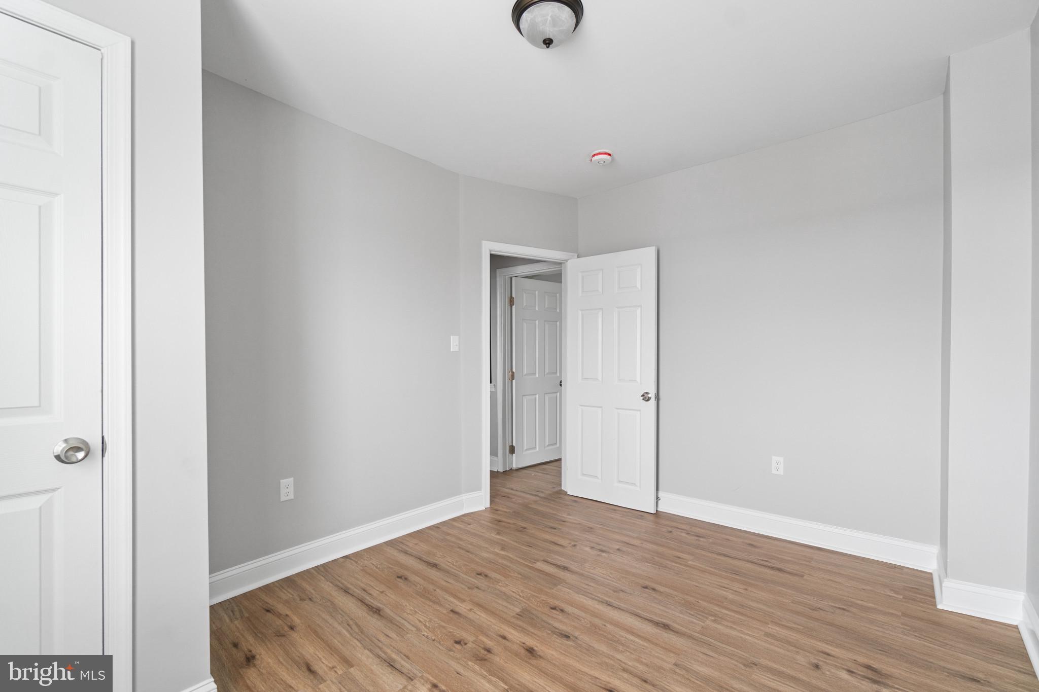 ELLWOOD PARK - Residential Lease