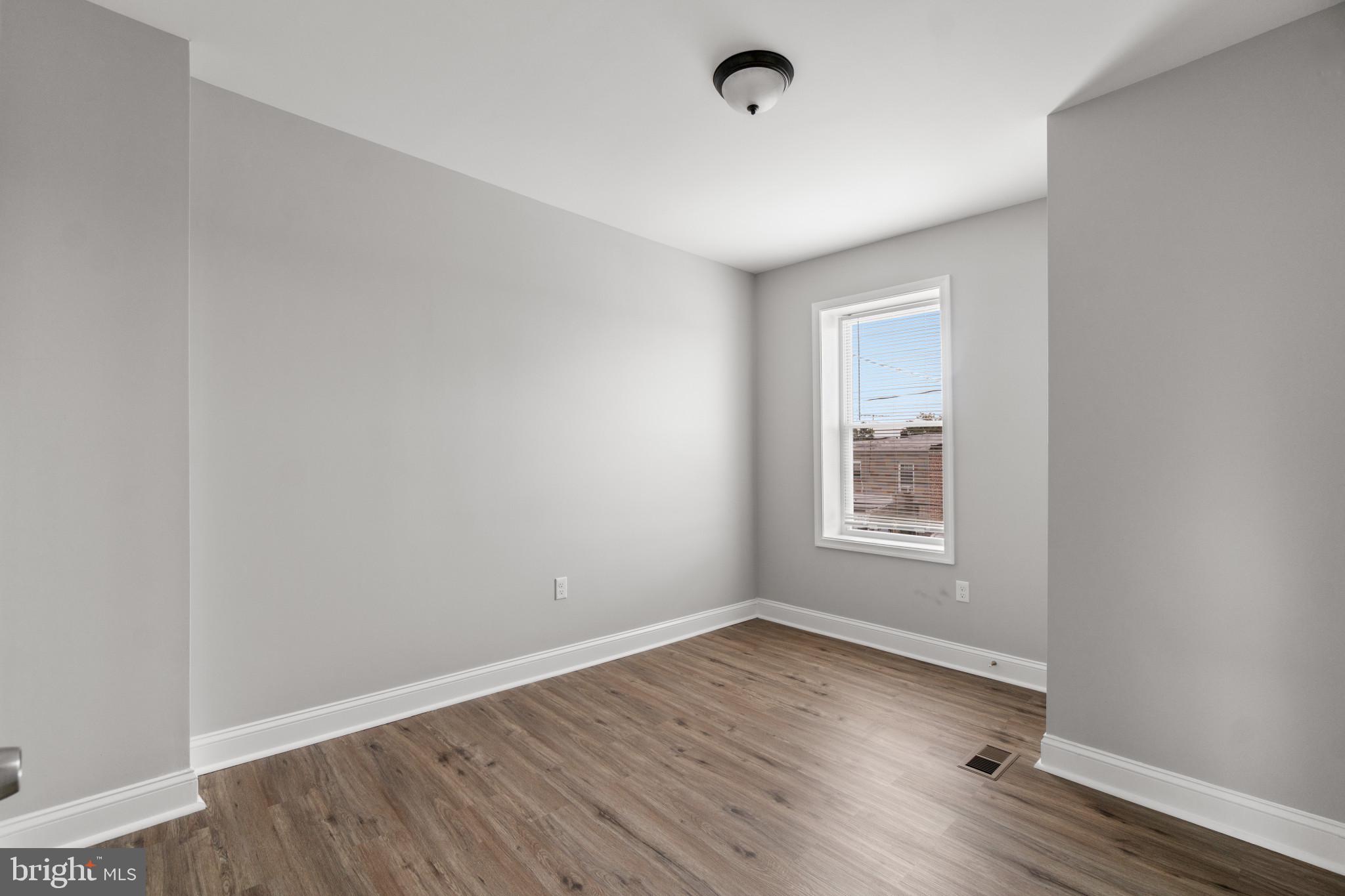 ELLWOOD PARK - Residential Lease