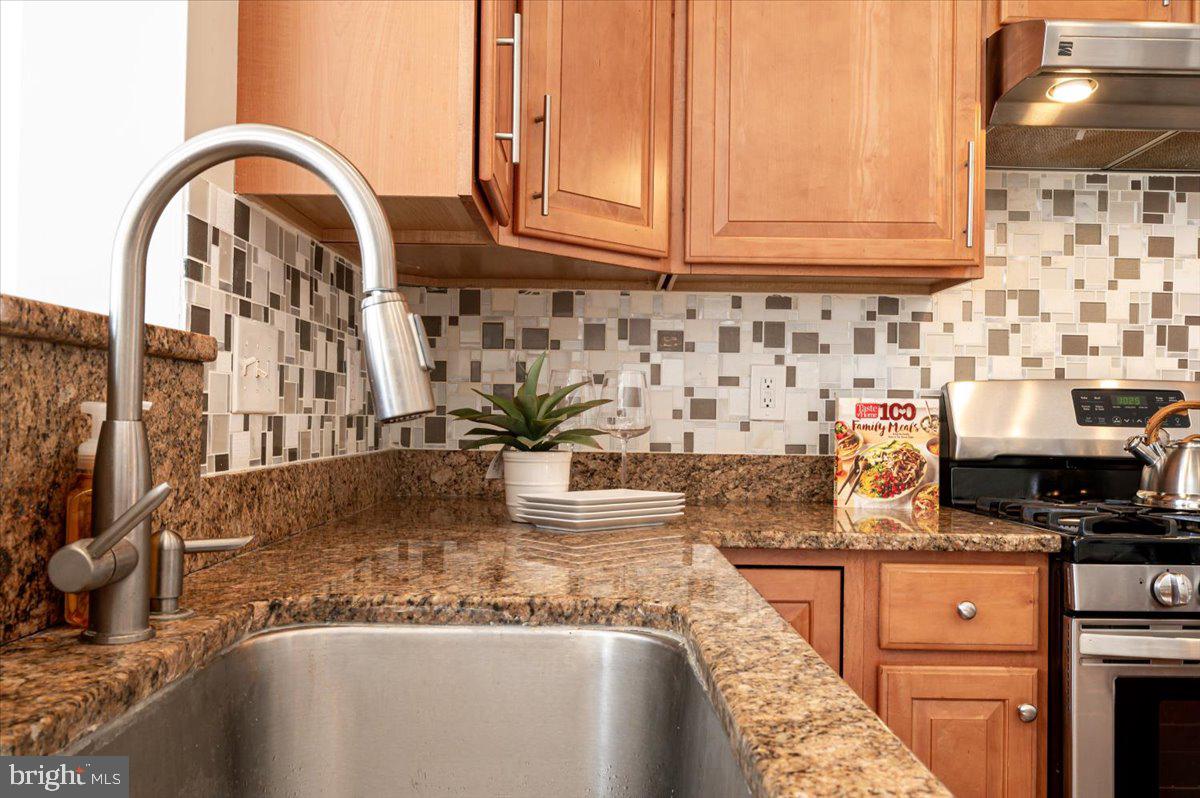 SHAMROCK MANOR - Residential