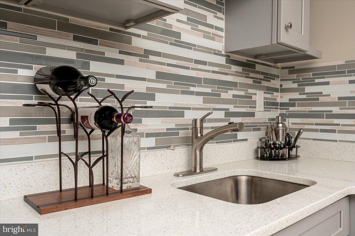 SHAMROCK MANOR - Residential