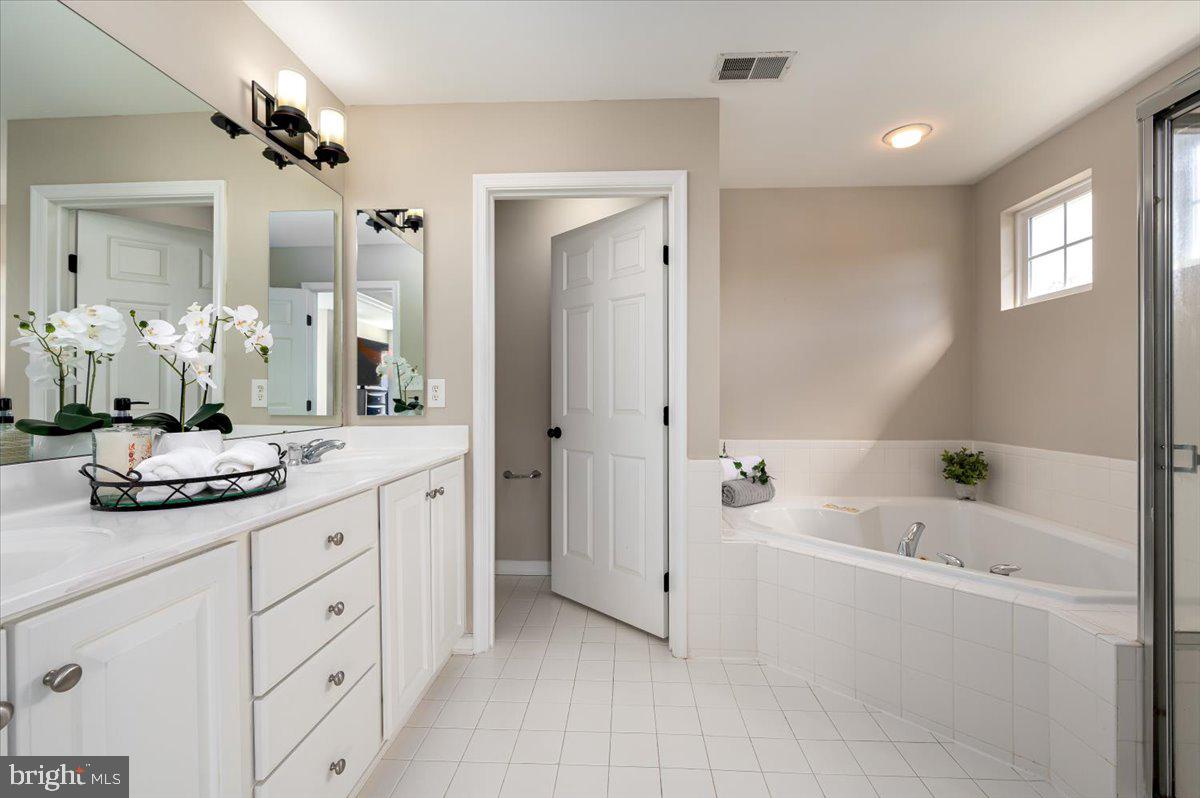 SHAMROCK MANOR - Residential