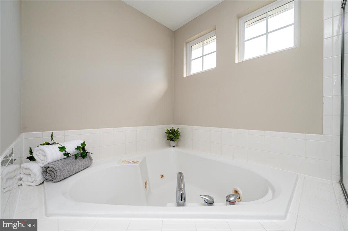 SHAMROCK MANOR - Residential