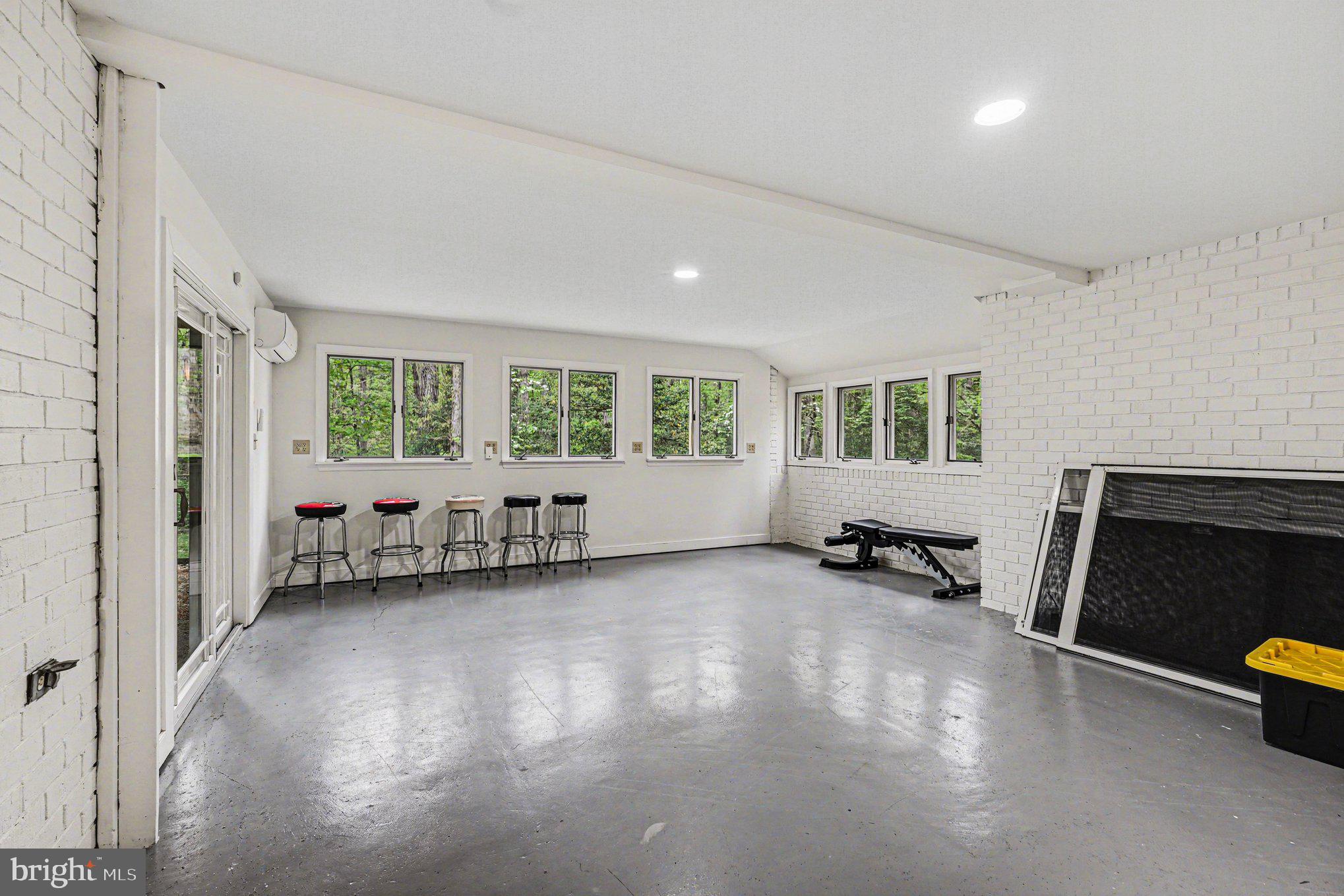 RIVER BLUFFS - Residential