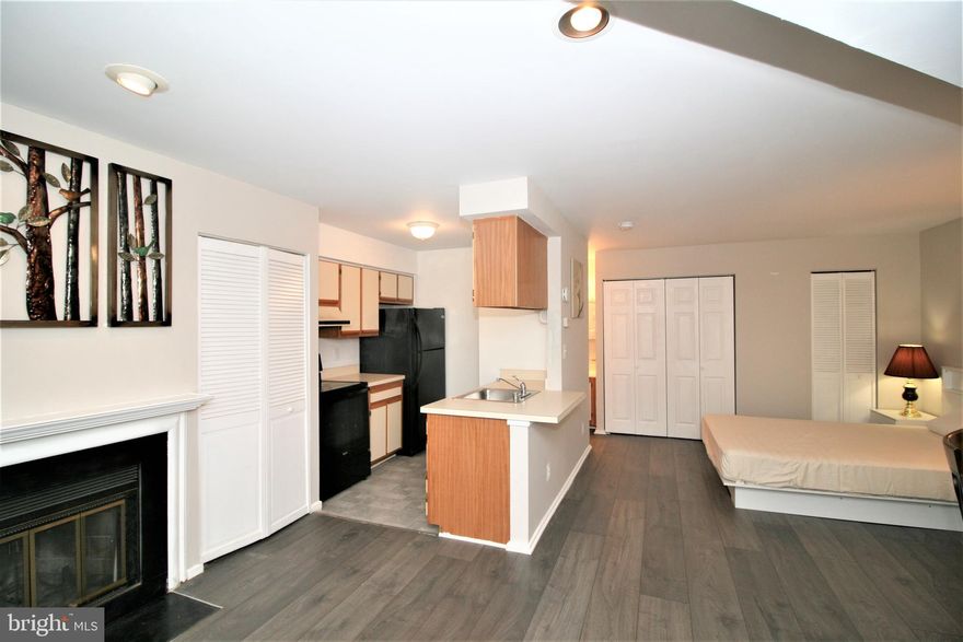 Top floor studio condo in Montgomery Village. One kitchen and bathroom. Newer water proof vinyl floor, toilet, nice painting w/ newer washer and dryer. upgraded bathroom. Private front balcony overlooking trees/green. Unassigned parking. Minimum family income over $50k, credit score over 700. 24 month lease requested.  Across the library & Lakeforest Mall. Near to I270 , Costco, major roads & pub trans. Available immediately.