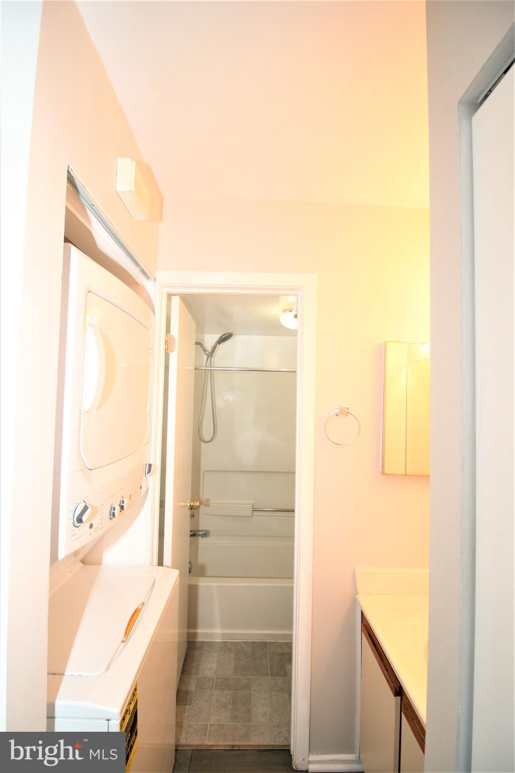 CHRISTOPHER COURT - Residential Lease