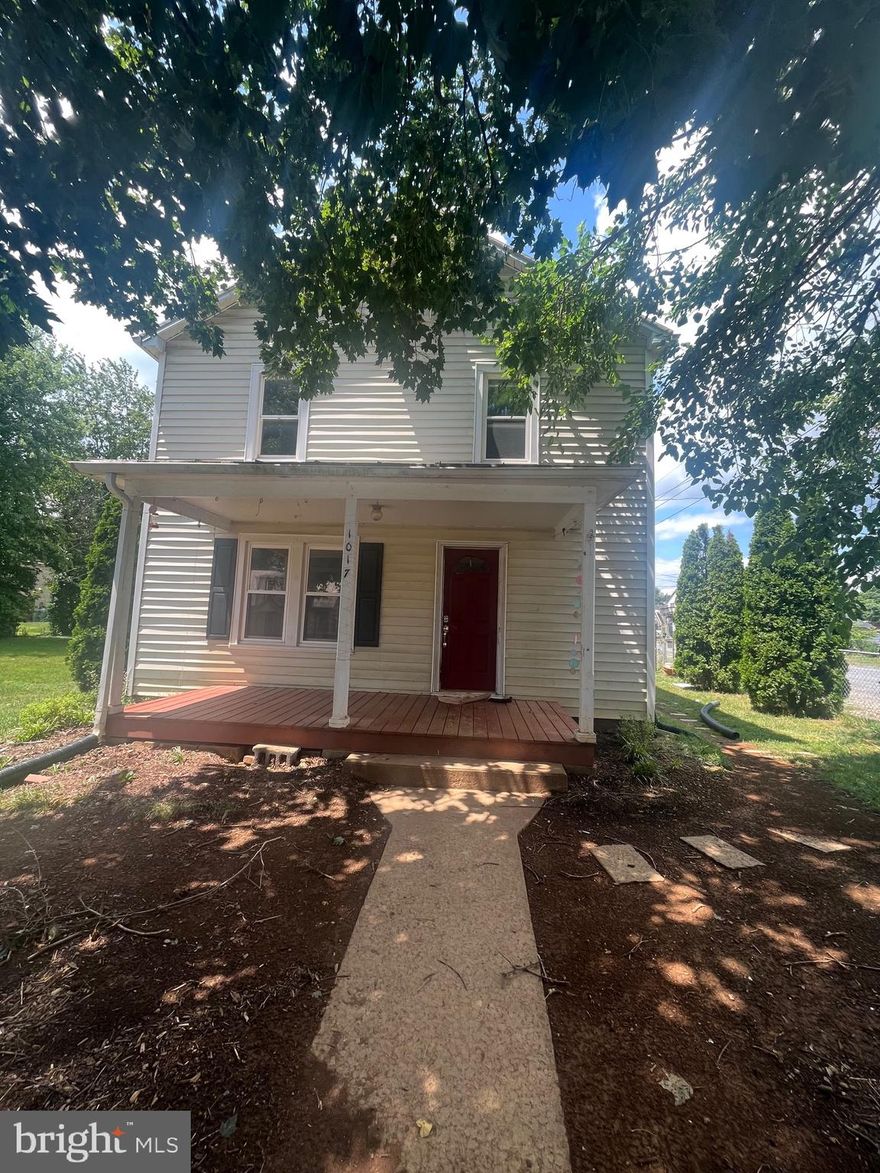 Colonial in a convenient location, right in downtown Charles Town ready for move-in. Sits on .34 acres. 3 bedrooms and 1 full bath room, as well as a detached 2 car garage for parking. Also has a full basement, shed, and walk up attic for more space and storage. Yard is fenced in and pets are allowed on a case by case basis. $1700 security deposit, 1st months rent ($1700) and a $500 a pet deposit is required for move in. Tenant is responsible for all utilities and lawn care. Rent application link to follow: https://apply.link/3Od0CRd 

$50 to apply.