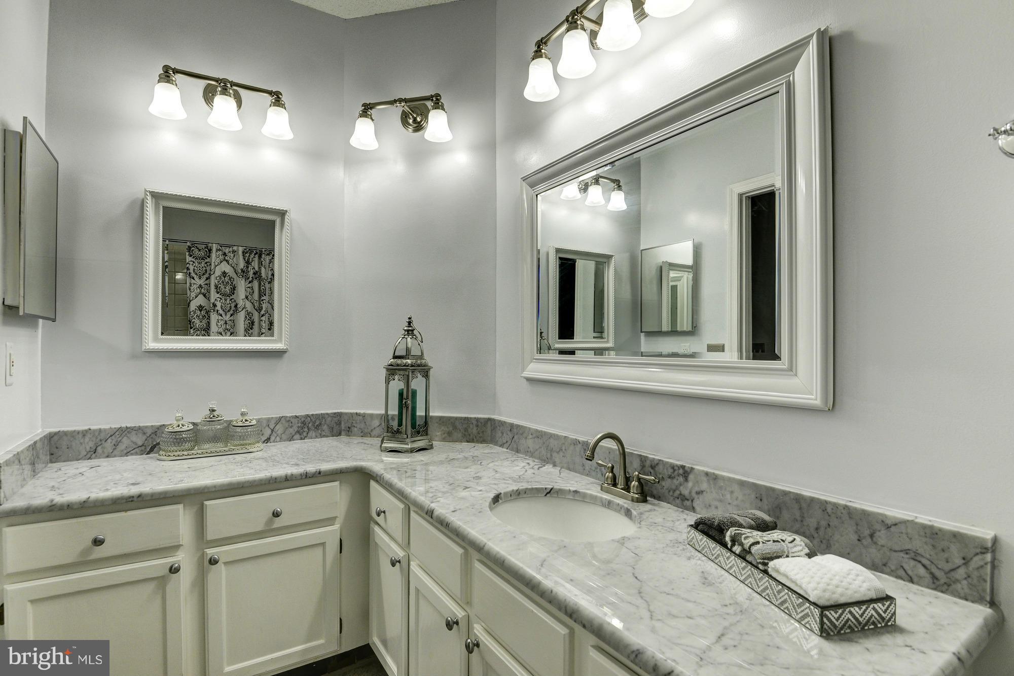 EDGEWATER AT TOWN CENTER - Residential