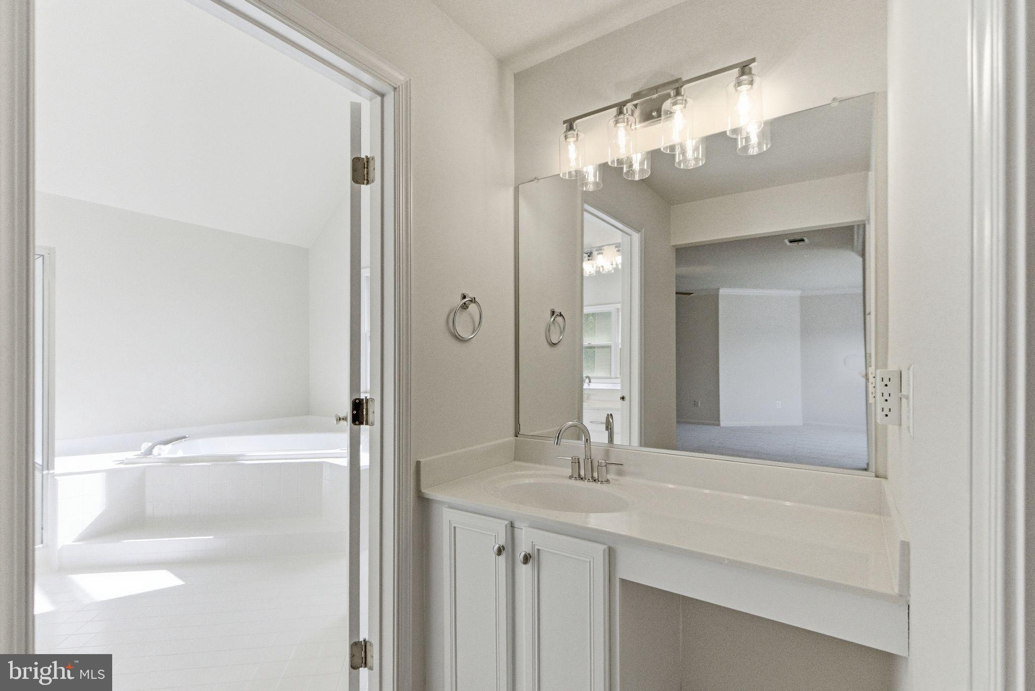 FARMWELL HUNT - Residential