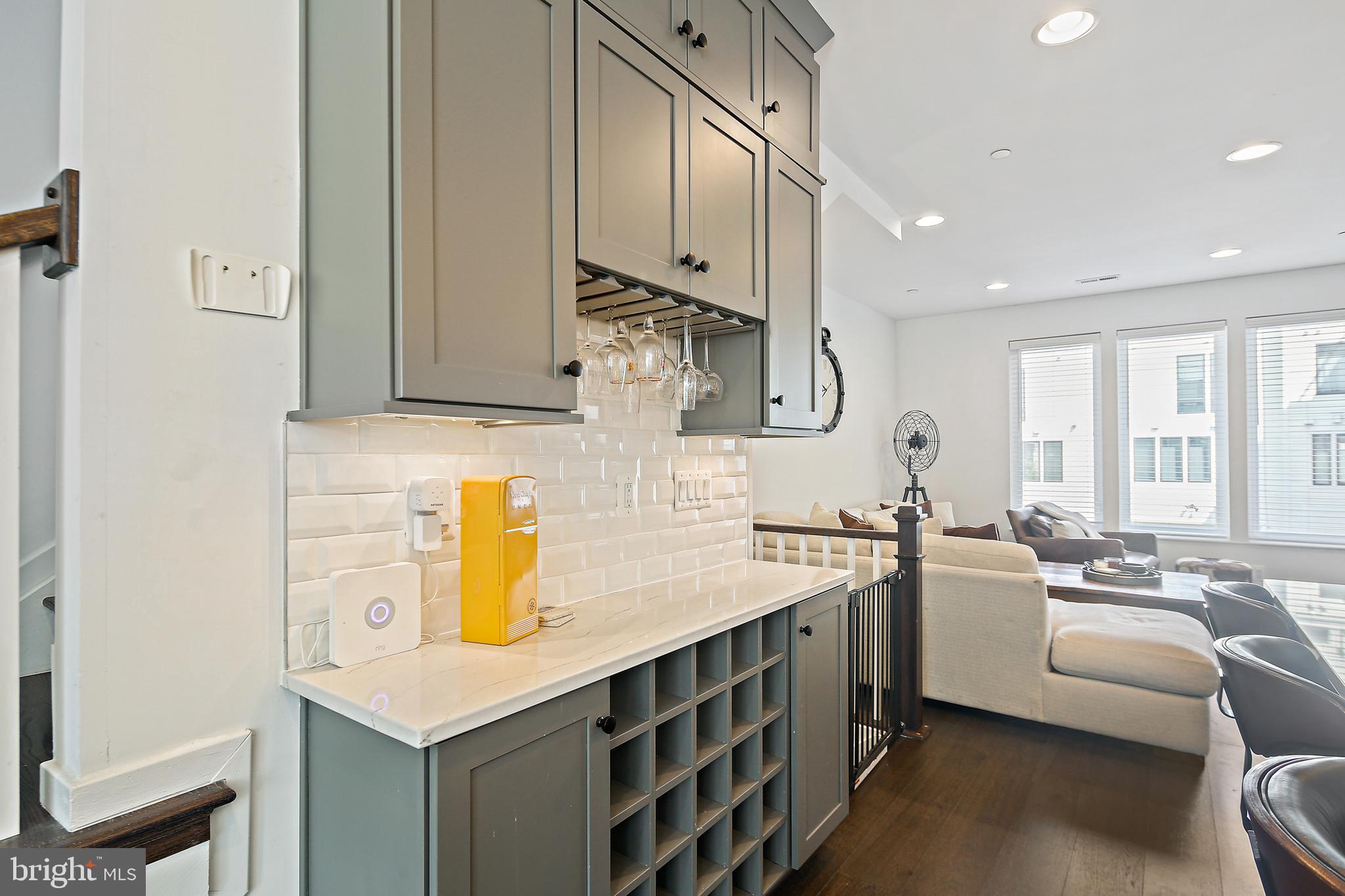 LOCUST POINT - Residential