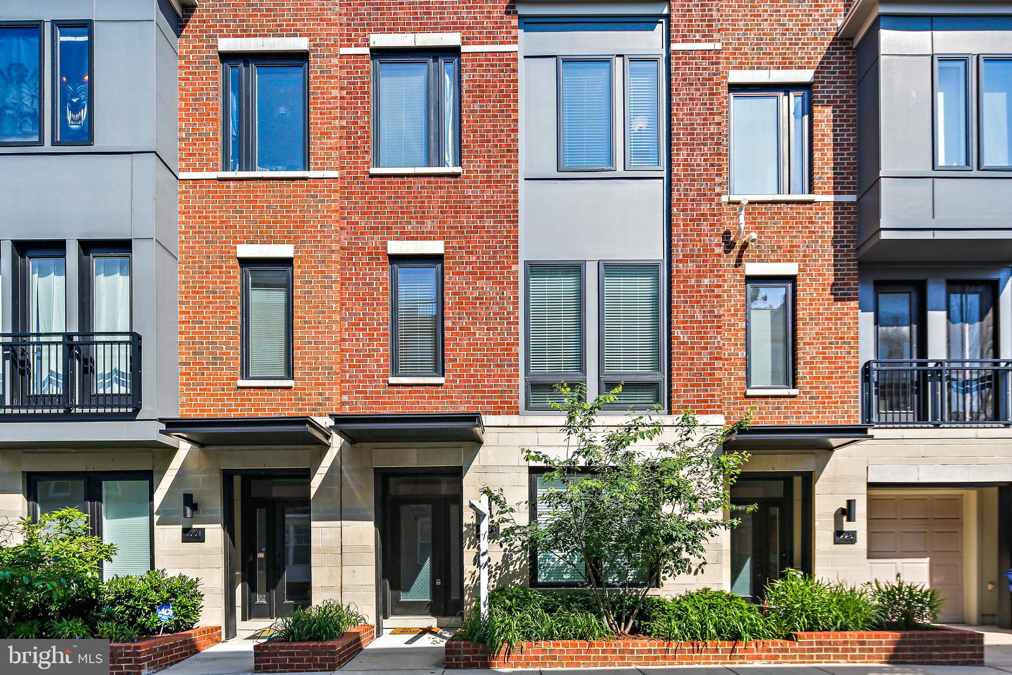 LOCUST POINT - Residential