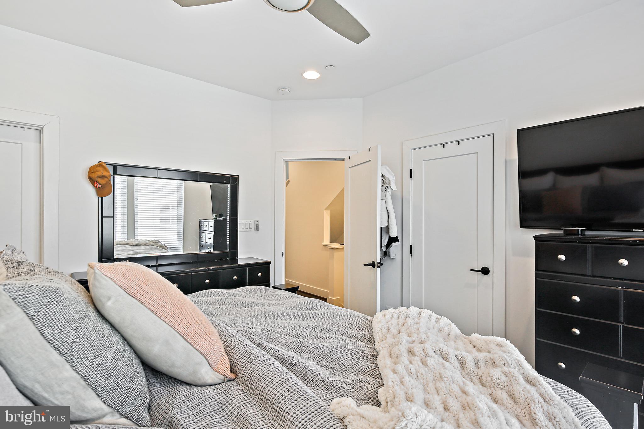 LOCUST POINT - Residential