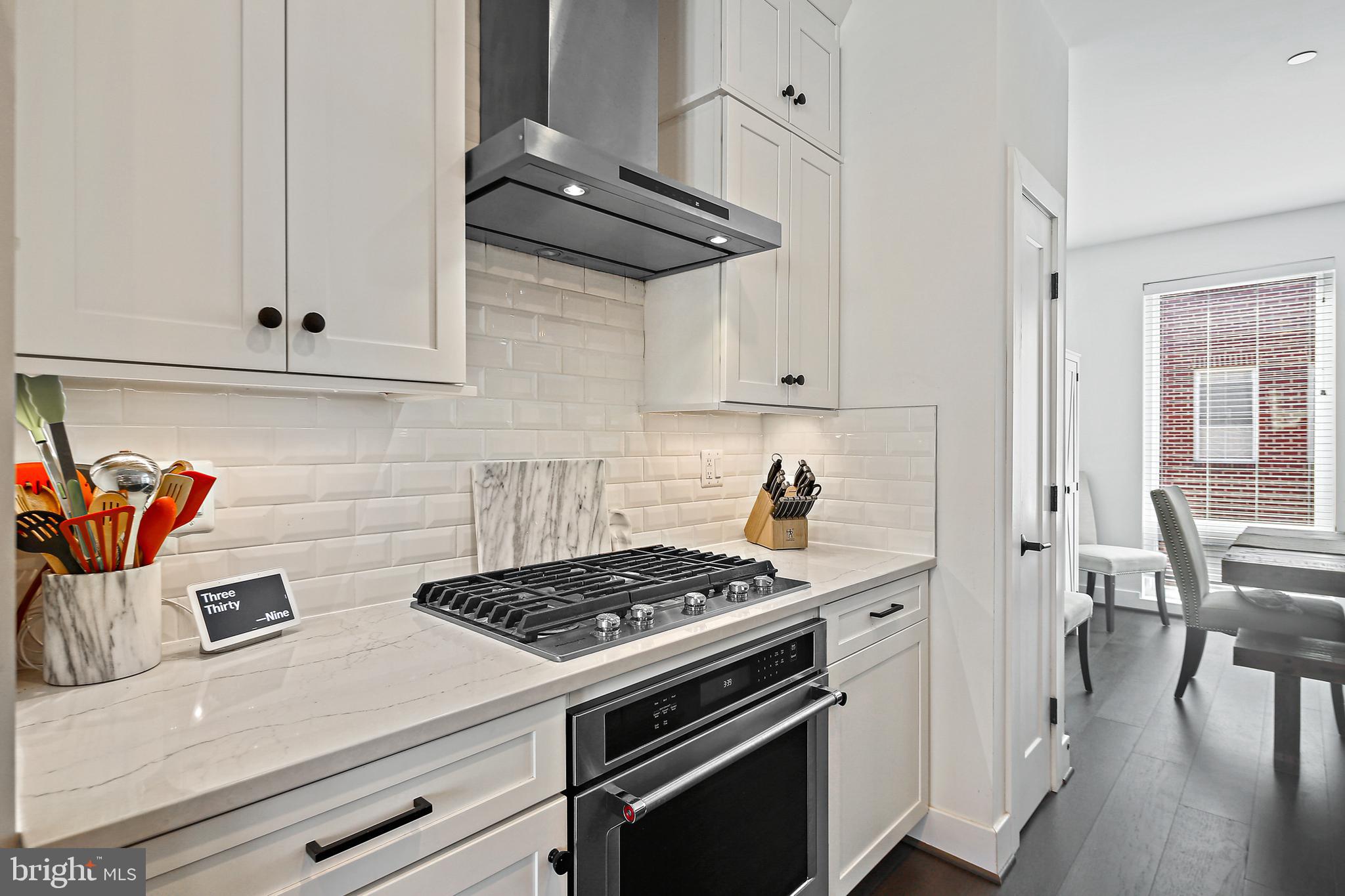 LOCUST POINT - Residential