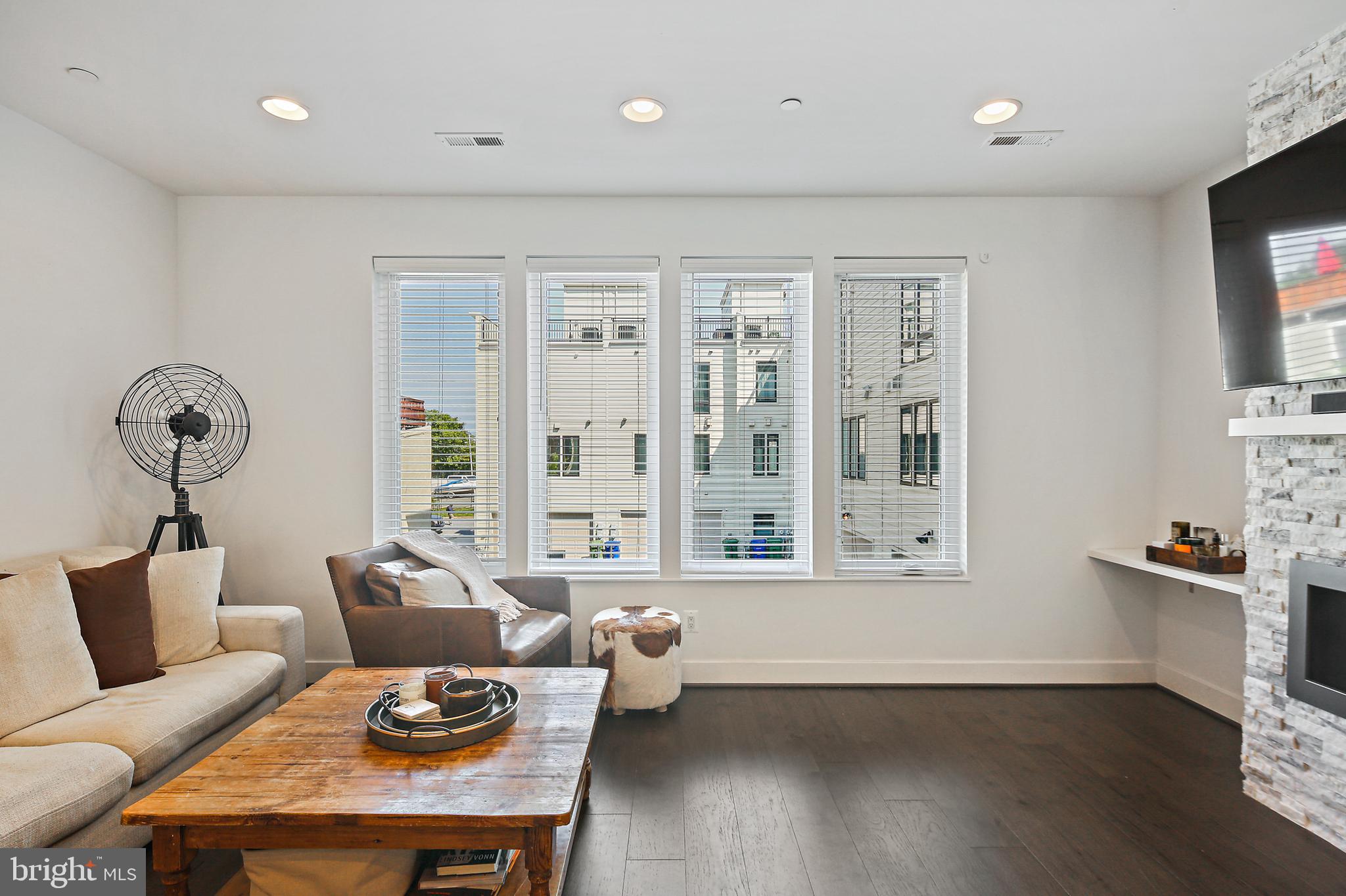 LOCUST POINT - Residential