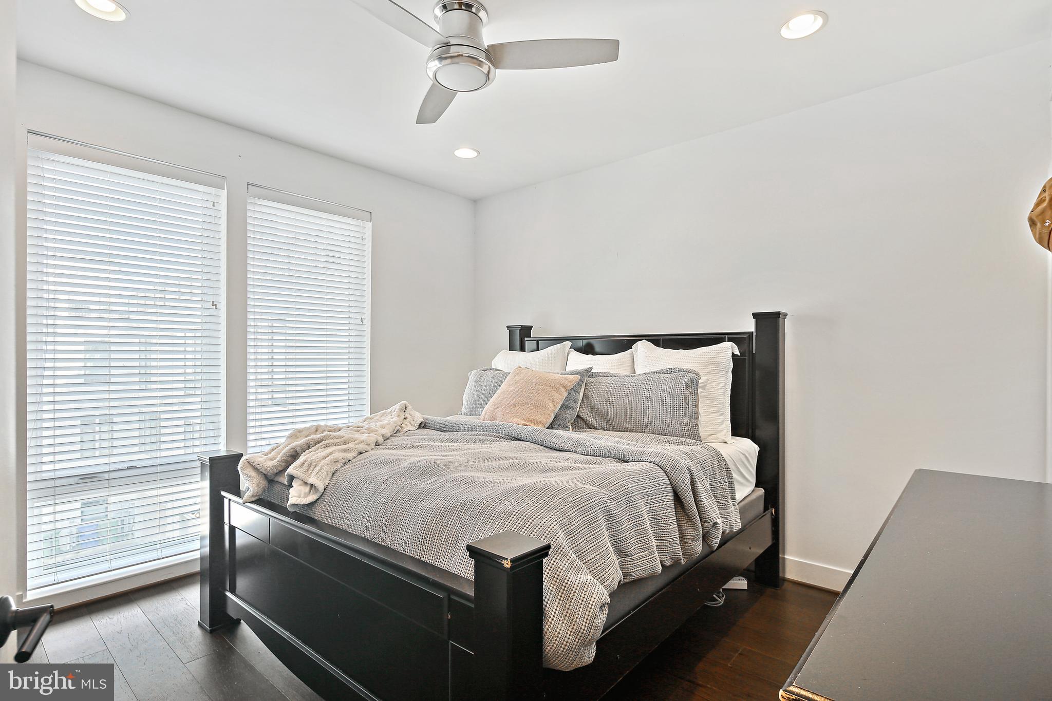 LOCUST POINT - Residential