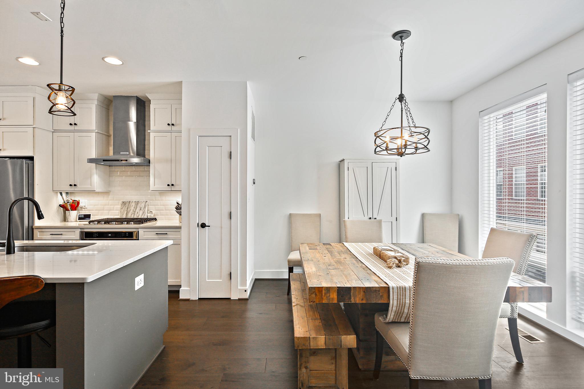 LOCUST POINT - Residential