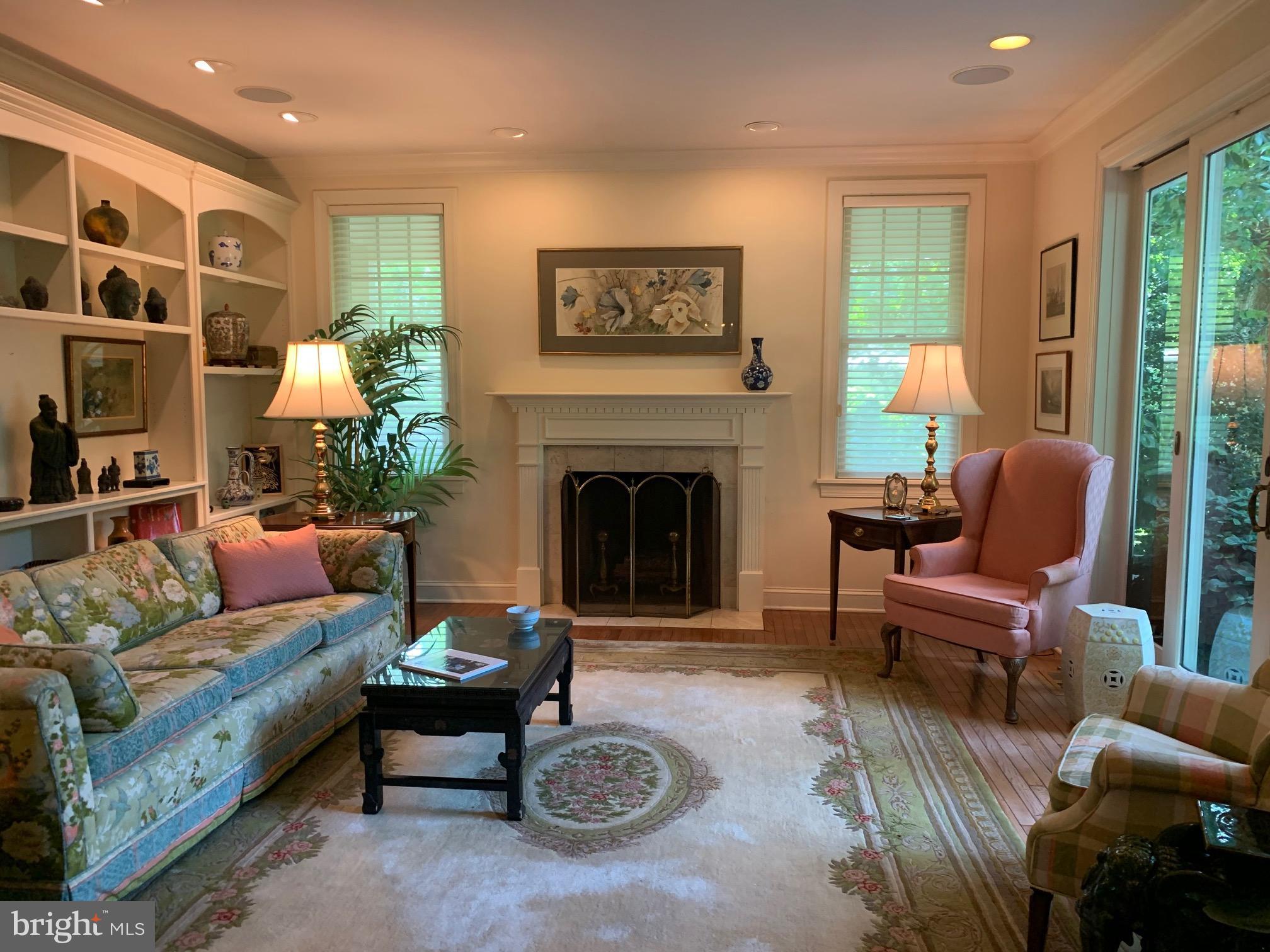 CHESTNUT HILL - Residential