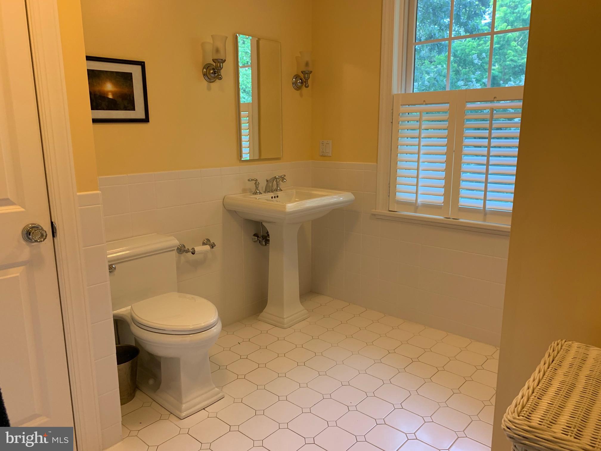 CHESTNUT HILL - Residential