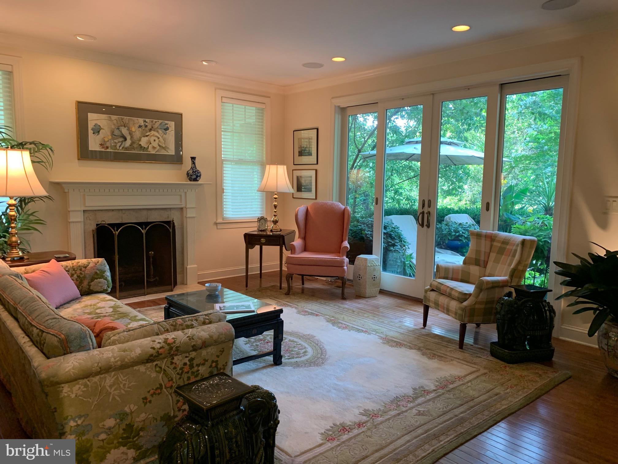 CHESTNUT HILL - Residential