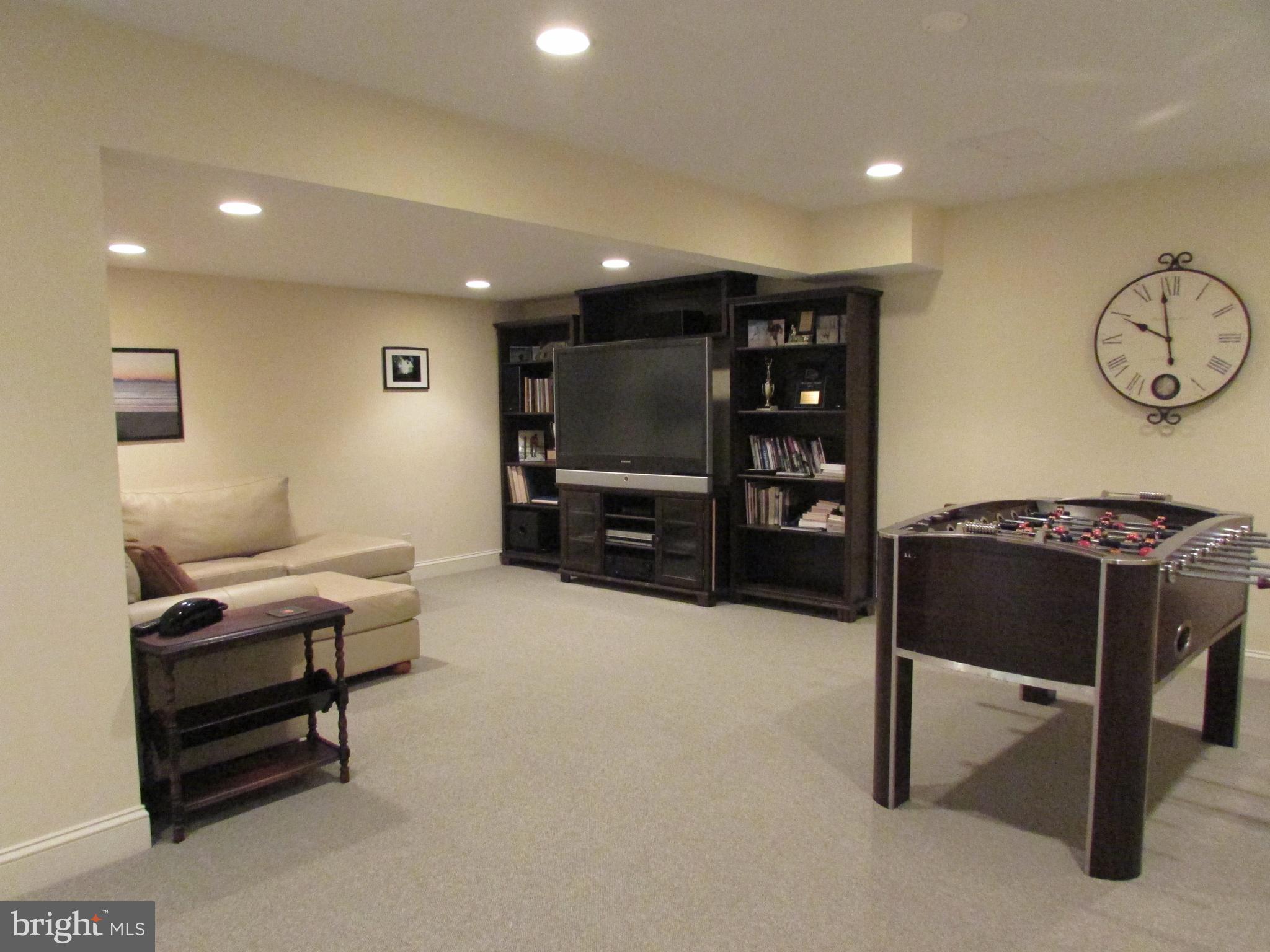 CHESTNUT HILL - Residential