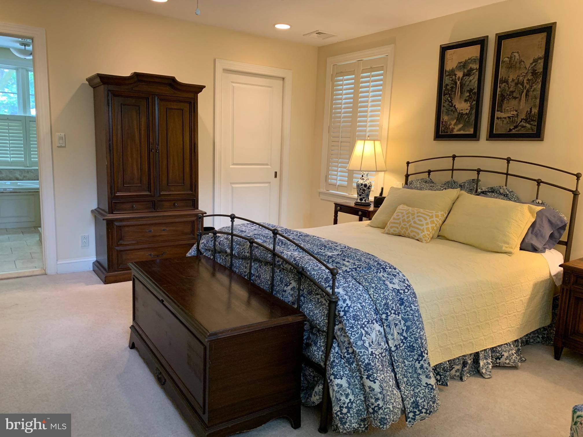 CHESTNUT HILL - Residential