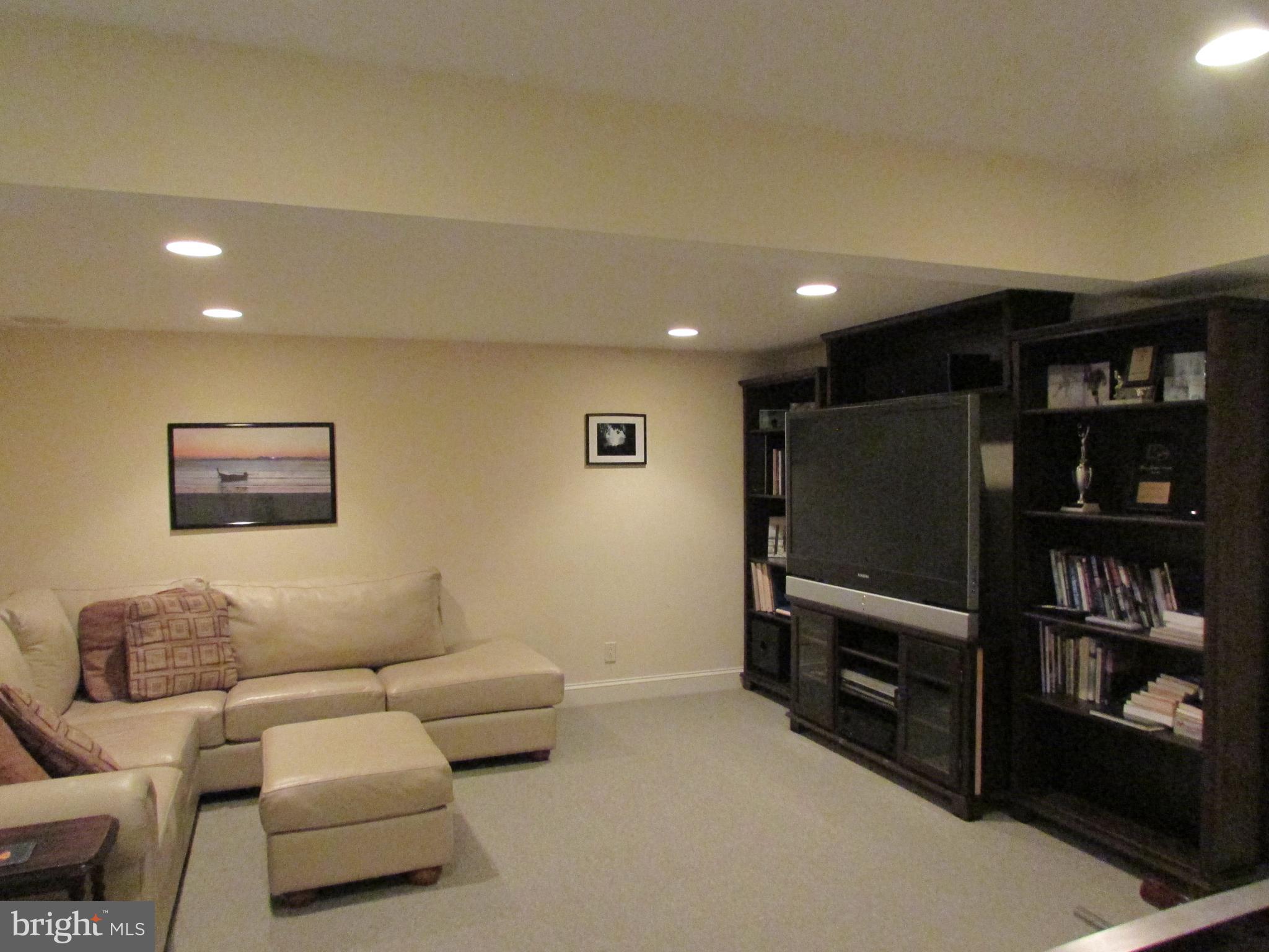 CHESTNUT HILL - Residential