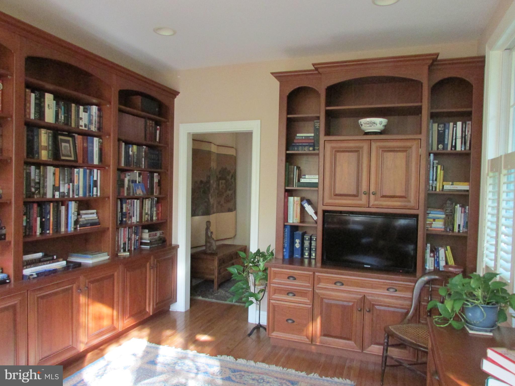 CHESTNUT HILL - Residential