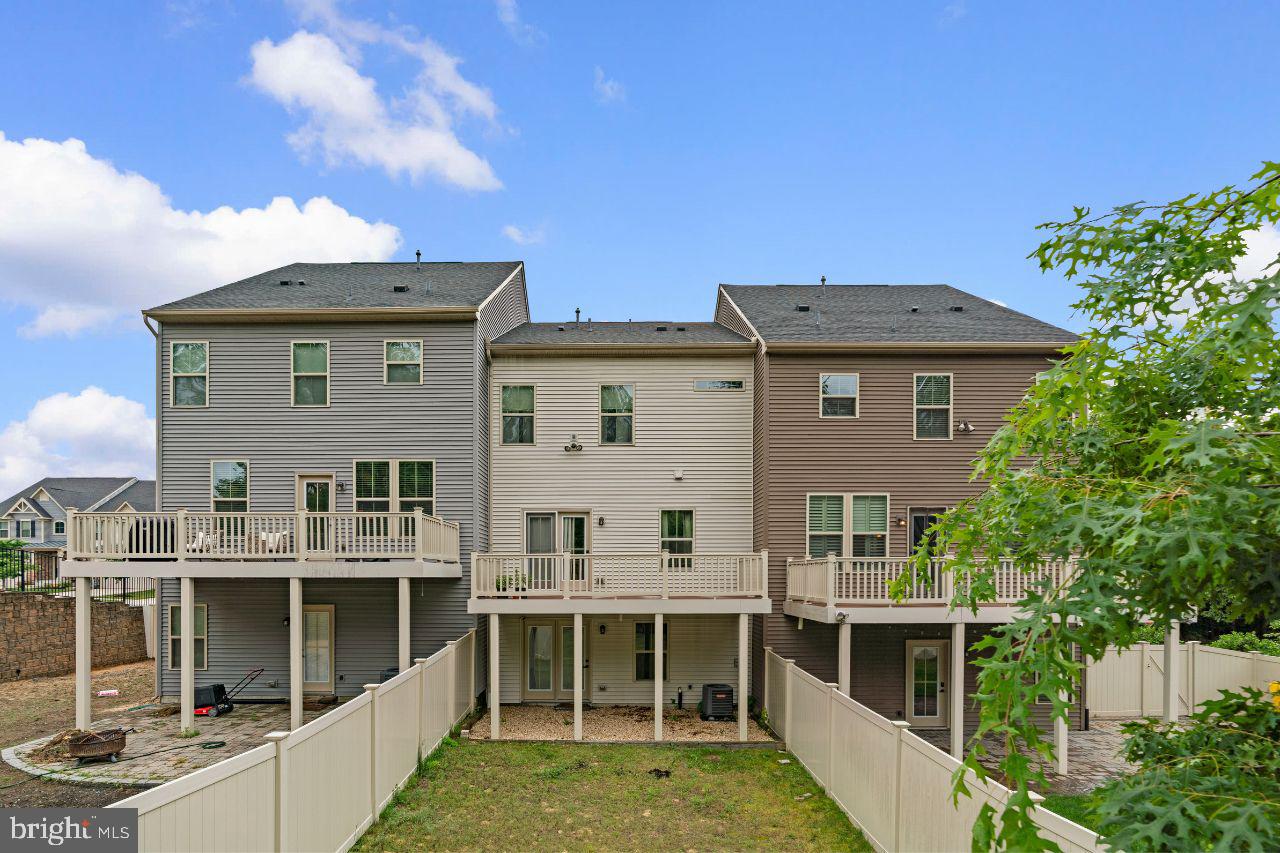 PONDVIEW - Residential Lease