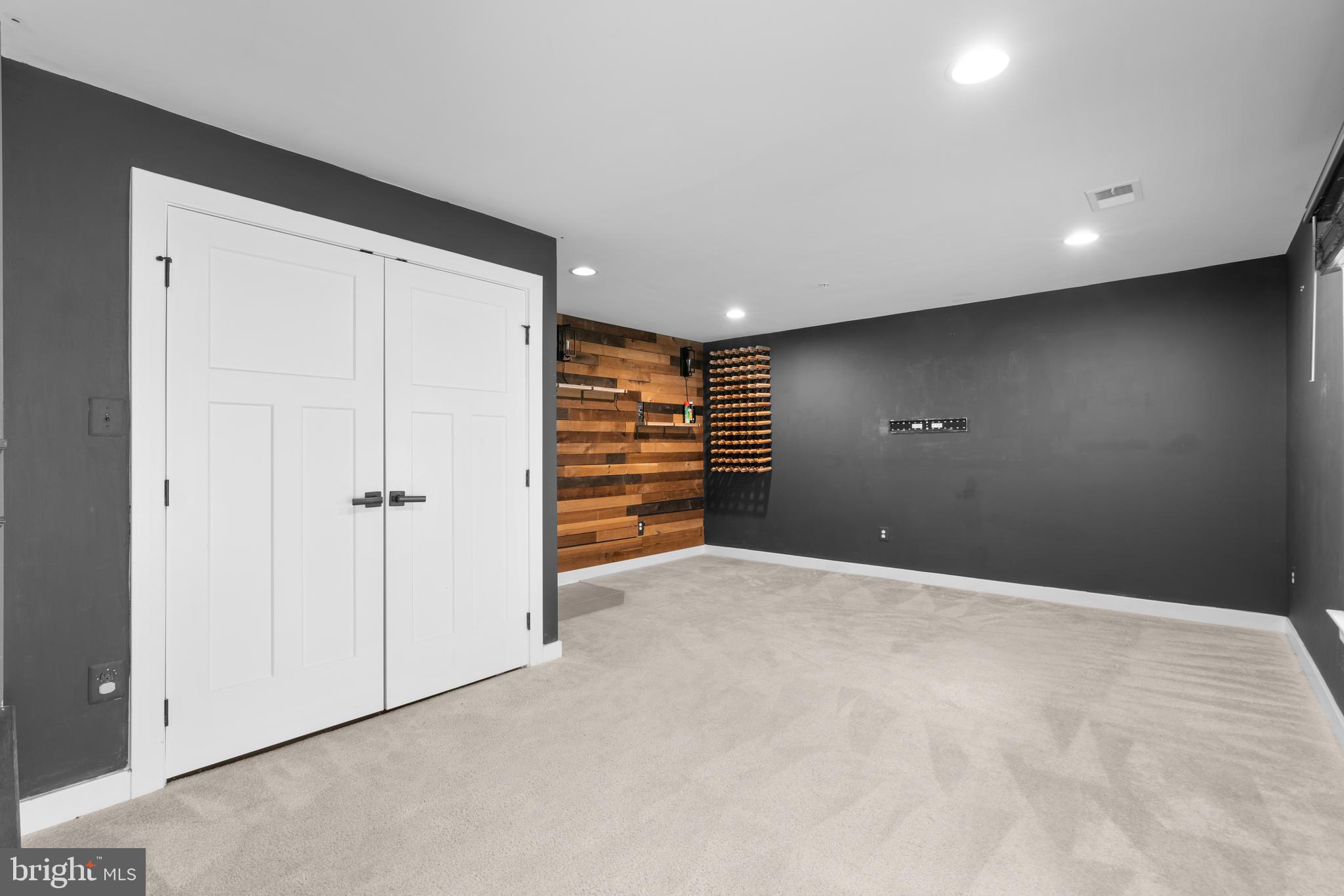 PONDVIEW - Residential Lease