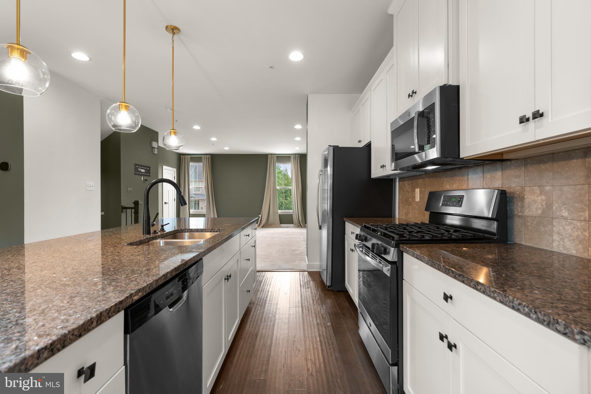 PONDVIEW - Residential Lease