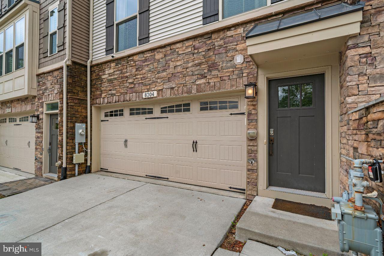 PONDVIEW - Residential Lease