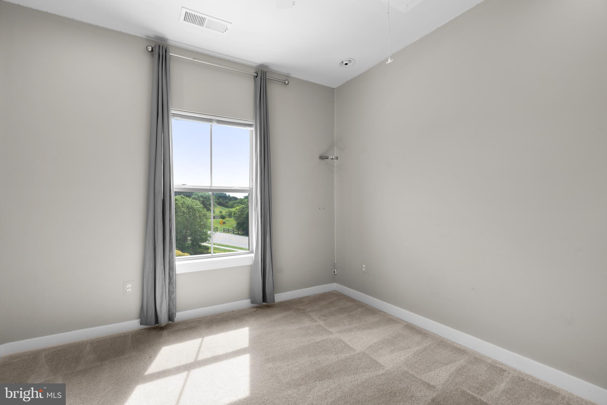 PONDVIEW - Residential Lease