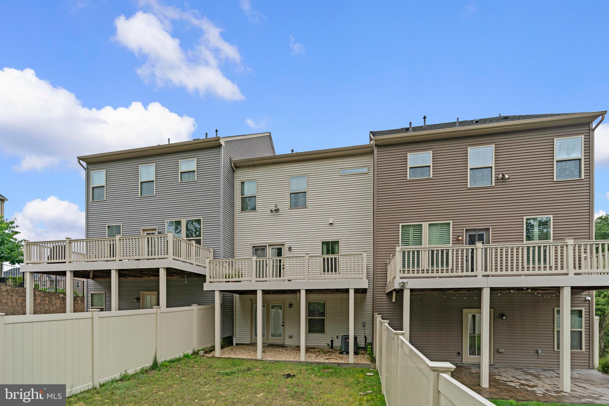 PONDVIEW - Residential Lease