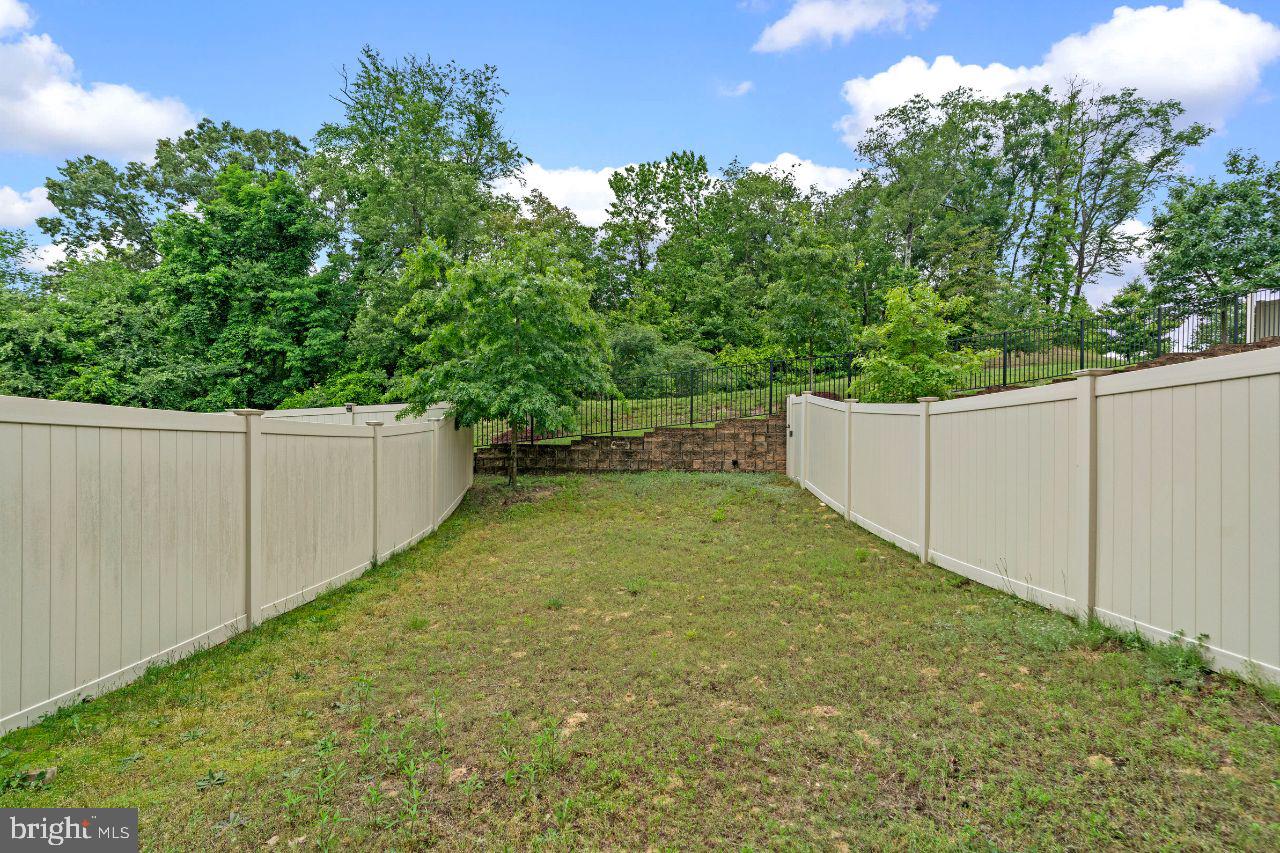 PONDVIEW - Residential Lease