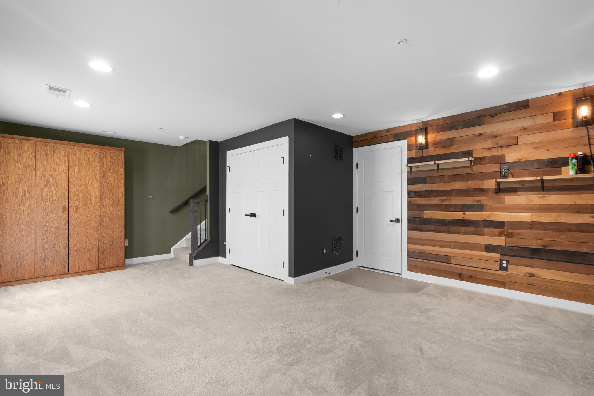 PONDVIEW - Residential Lease