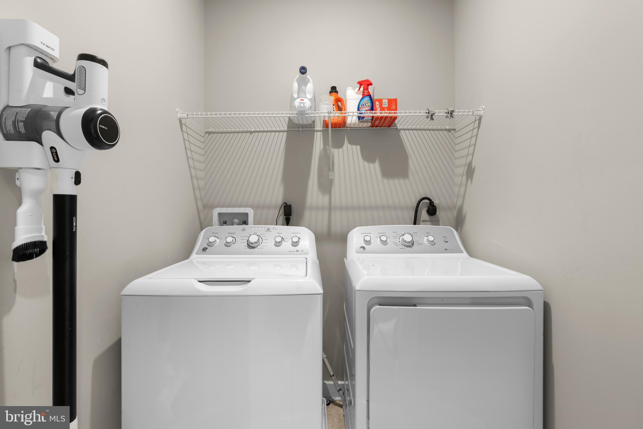 PONDVIEW - Residential Lease