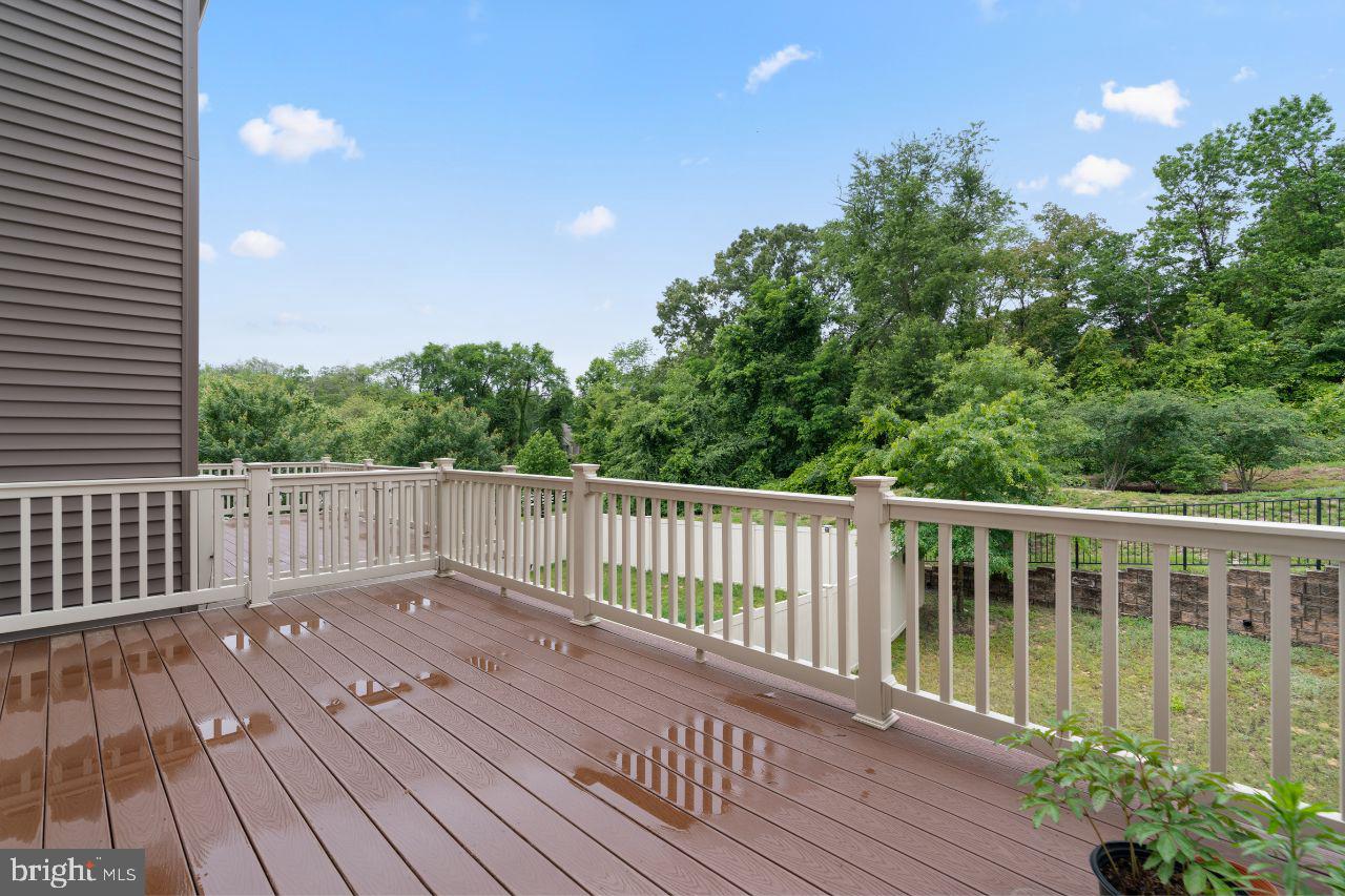 PONDVIEW - Residential Lease