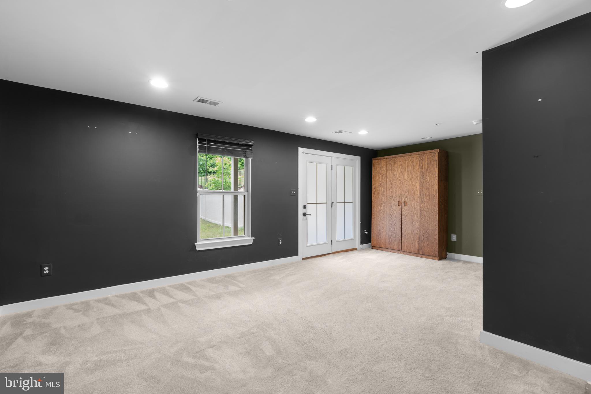 PONDVIEW - Residential Lease