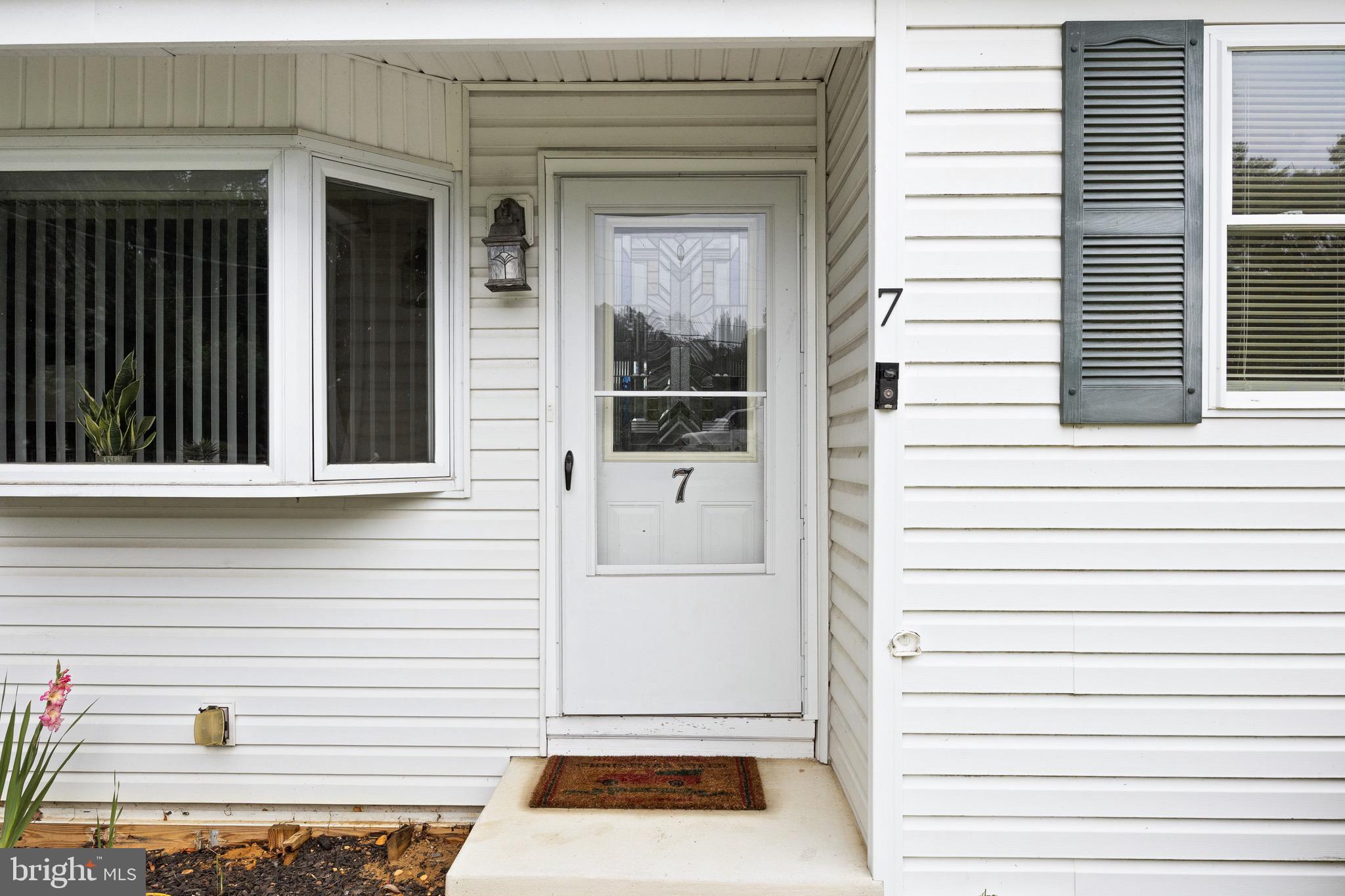 7 LIPPINCOTT AVENUE
