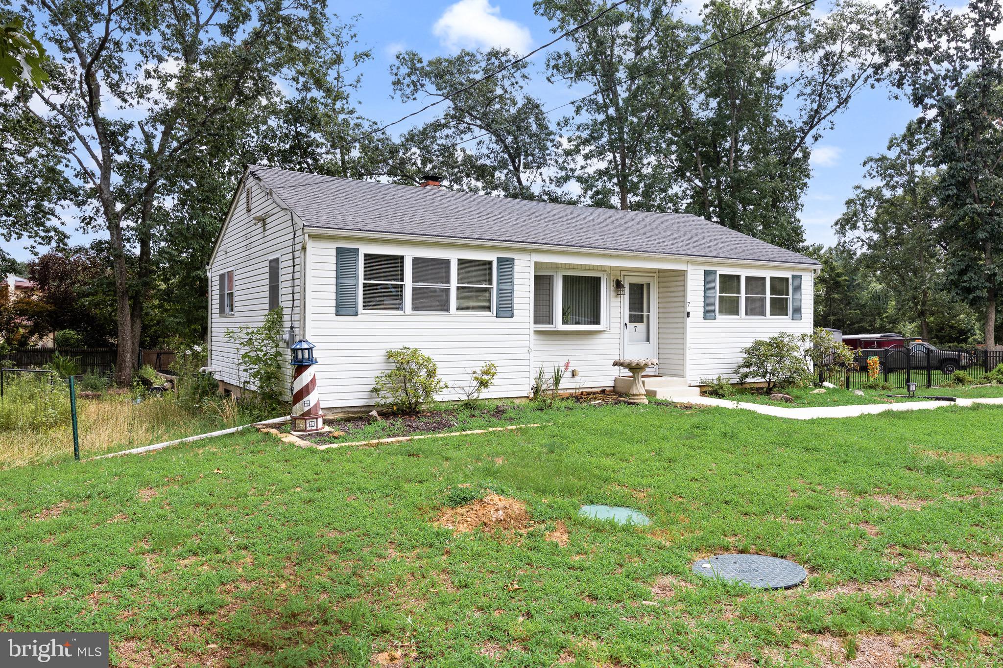 7 LIPPINCOTT AVENUE