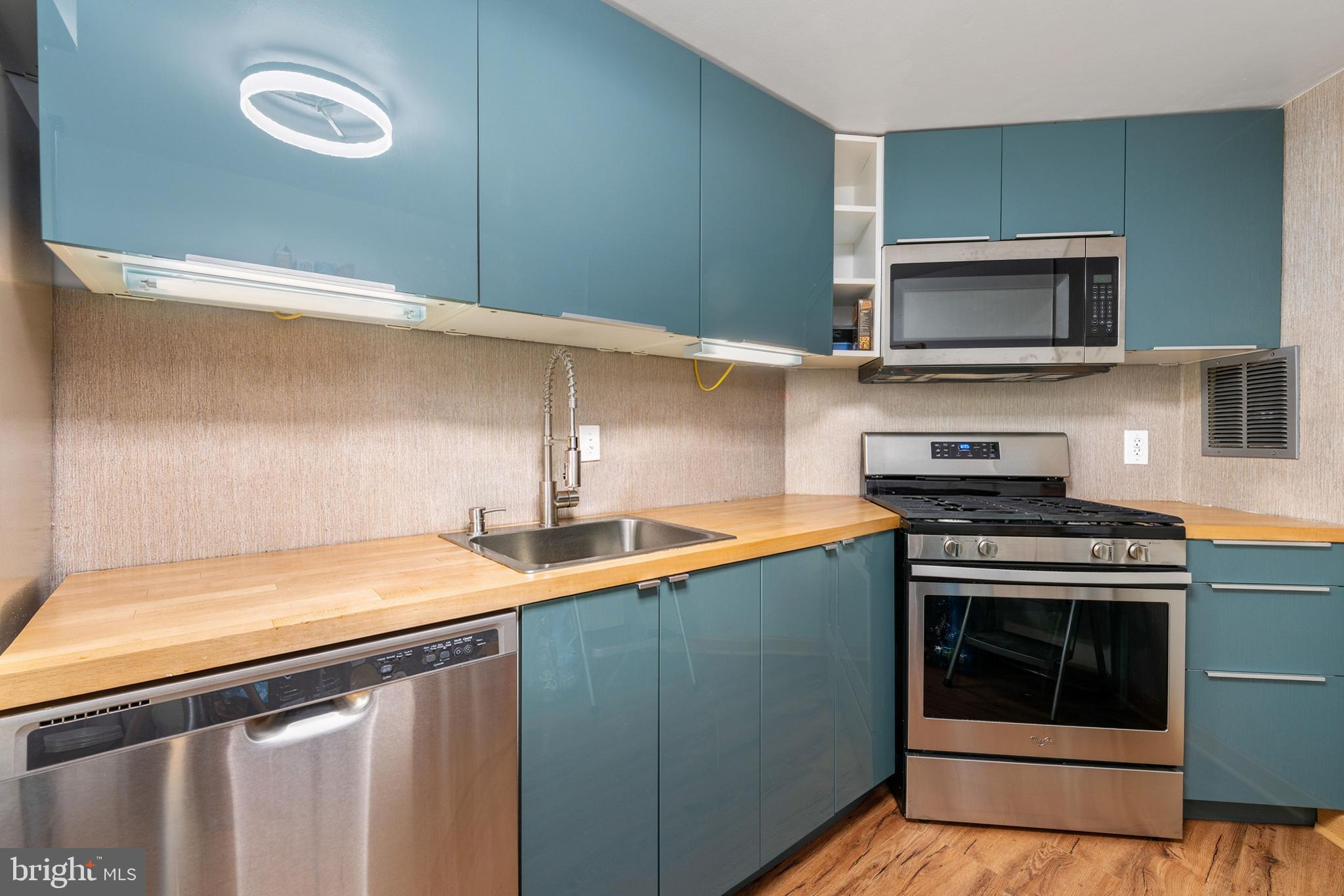 100 WEST AVENUE 301S