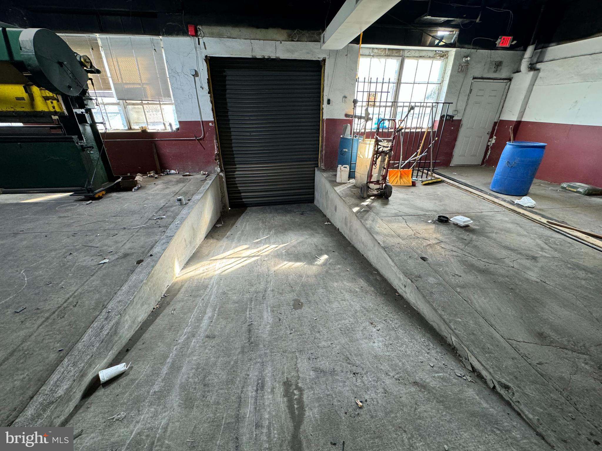 PHILADELPHIA (NORTH) - Commercial Sale