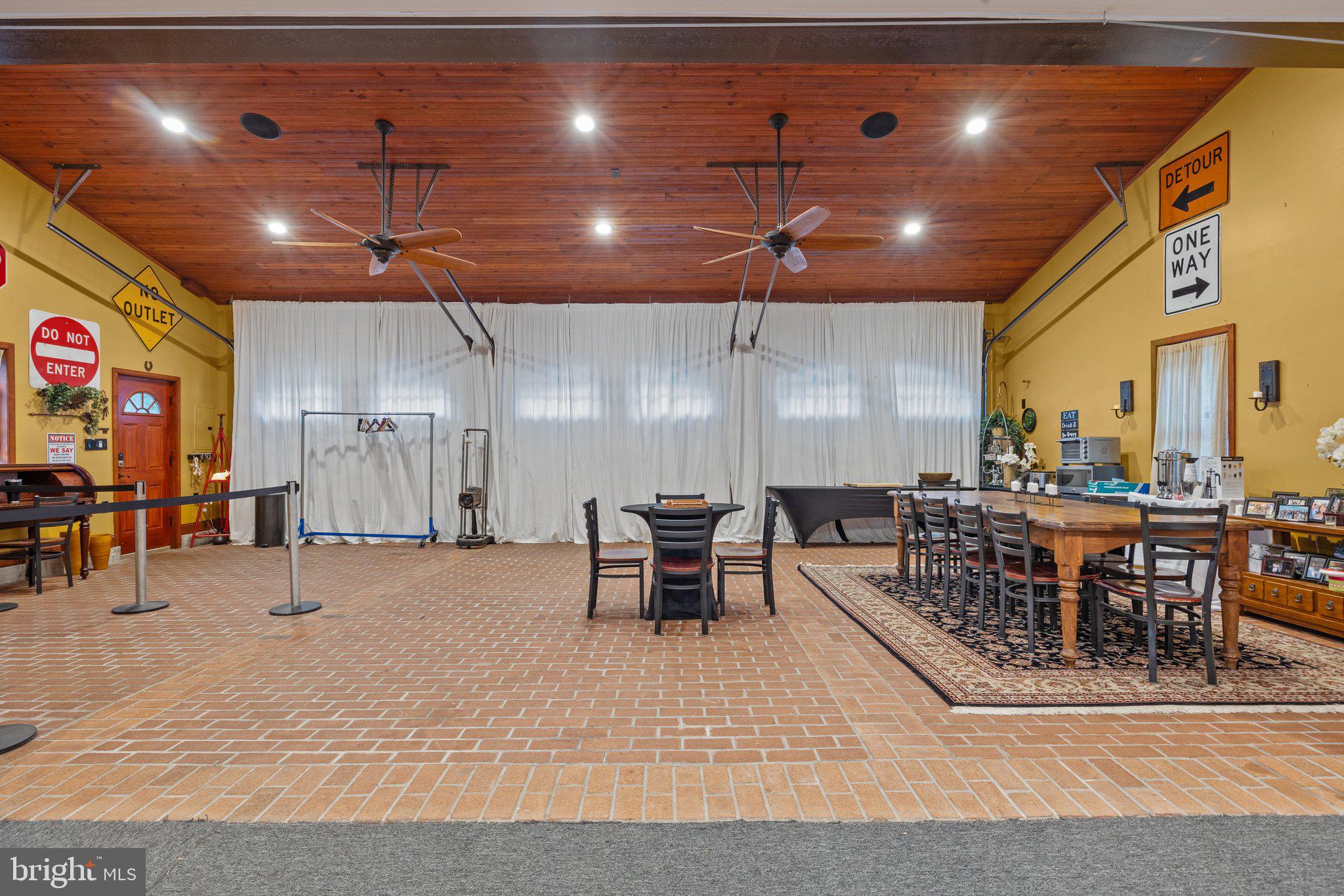 HUNTINGDON VALLEY - Residential