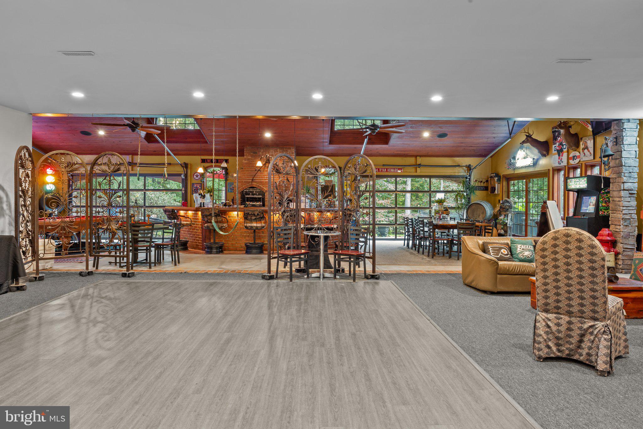 HUNTINGDON VALLEY - Residential