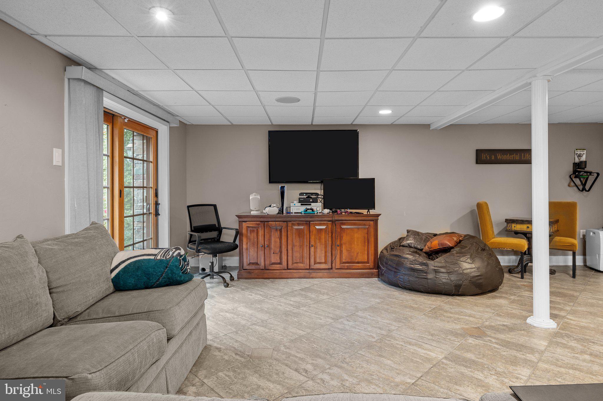 HUNTINGDON VALLEY - Residential