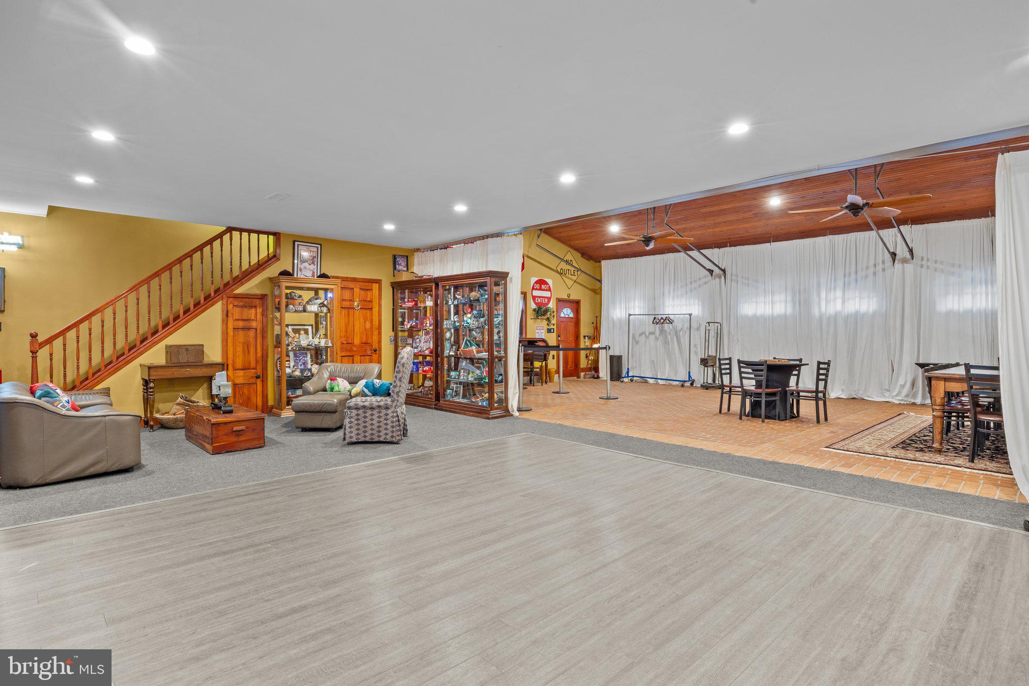 HUNTINGDON VALLEY - Residential