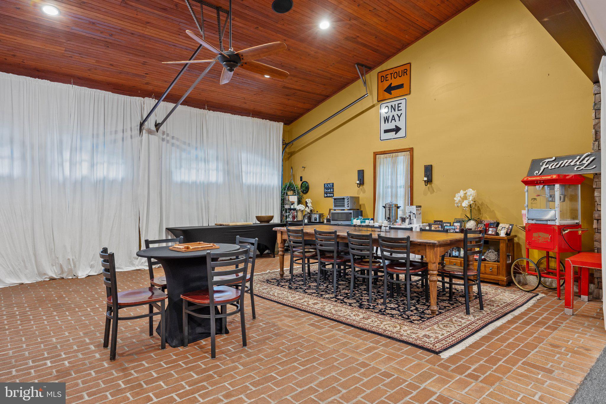 HUNTINGDON VALLEY - Residential