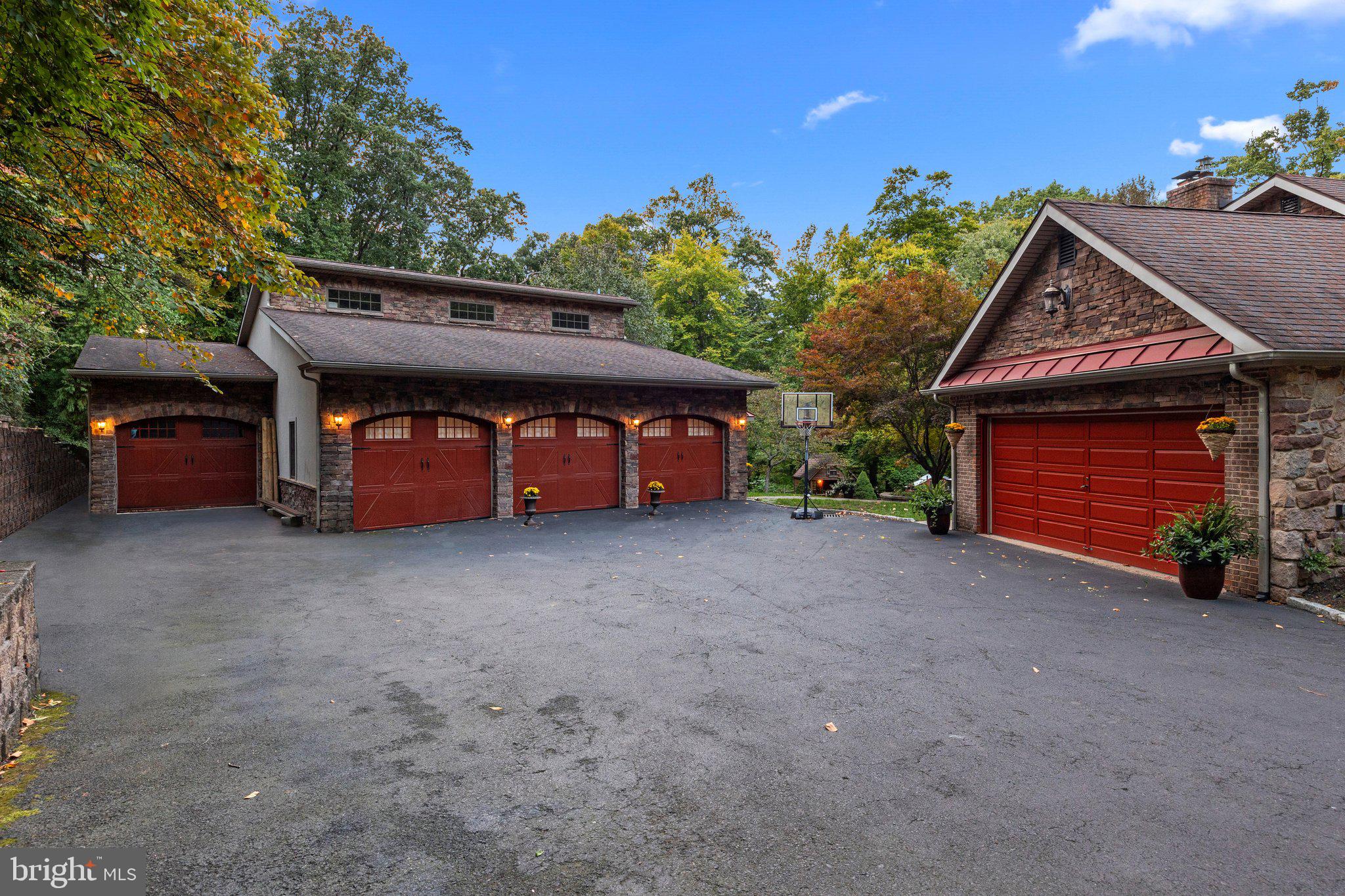 HUNTINGDON VALLEY - Residential