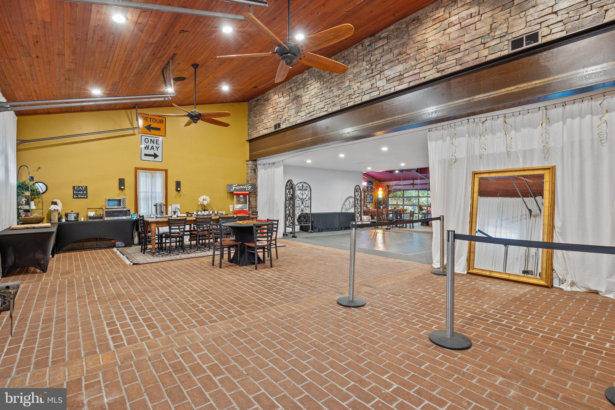 HUNTINGDON VALLEY - Residential