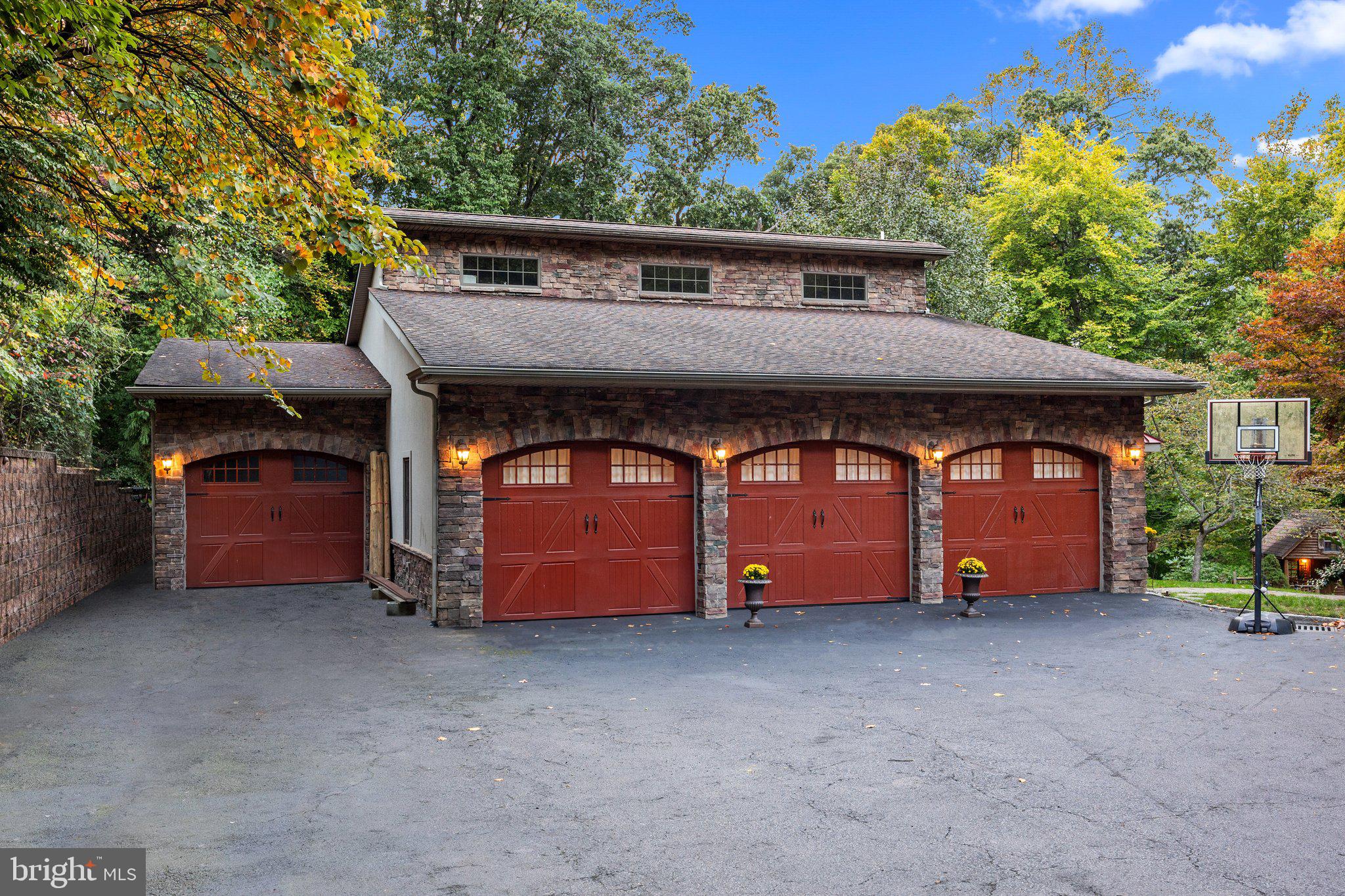 HUNTINGDON VALLEY - Residential